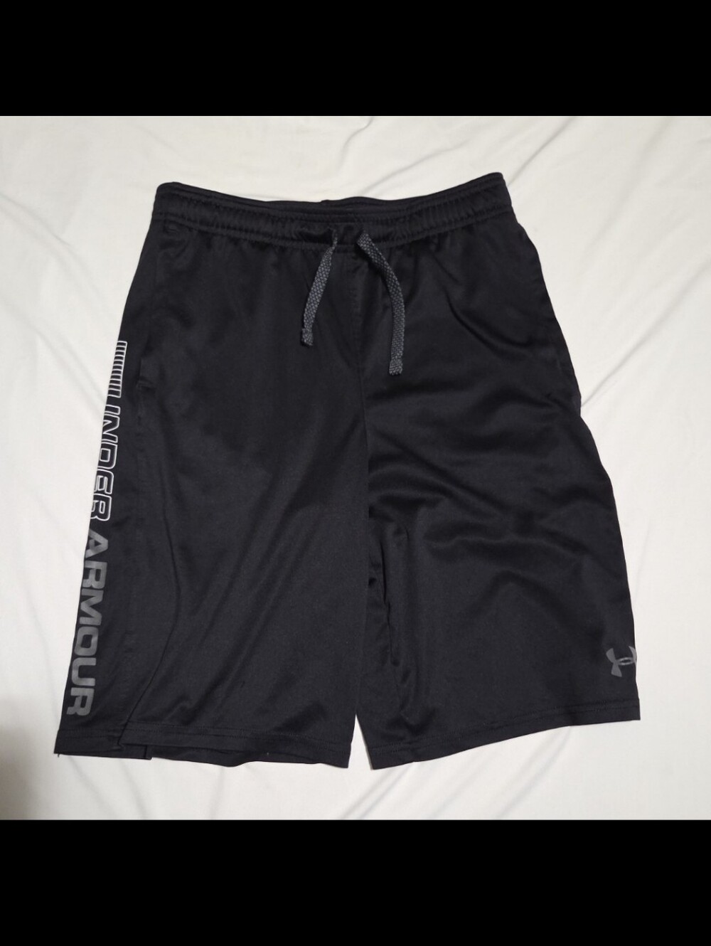 Under Armour Boys large black basketball shorts #20